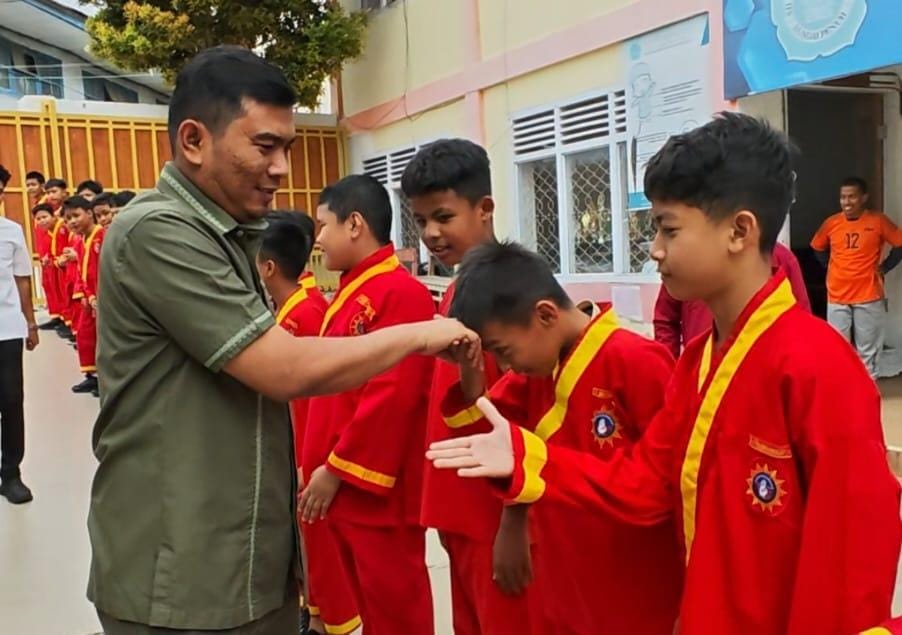 Legislator Gerindra Rocky Candra Salurkan Rp300 Juta untuk Pembangunan SD Plus Muhammadiyah Sungai Penuh